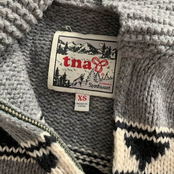 TNA sea to sky sweater - Picture 2 of 2